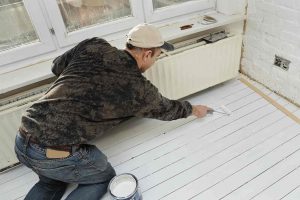 appliquer la peinture pour bois