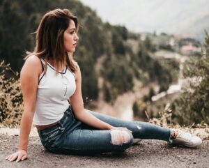 Femme en jean